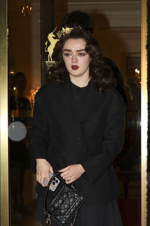 Maisie Williams Out and About in Paris, February 2024 1