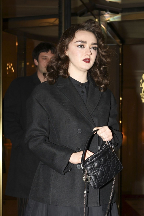 Maisie Williams Out and About in Paris, February 2024 5