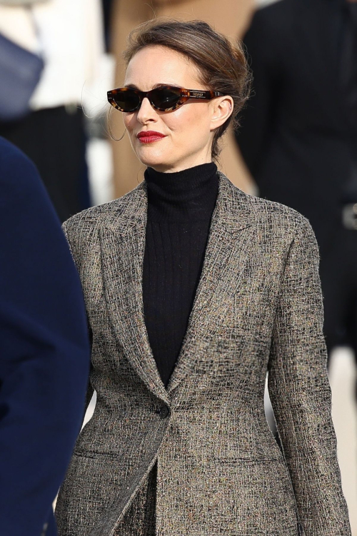 Natalie Portman Arrives at Christian Dior Fashion Show at Paris Fashion Week, February 2024 1