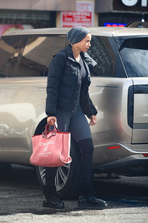 Nicole Murphy Heading to Hair Salon, February 2024 5