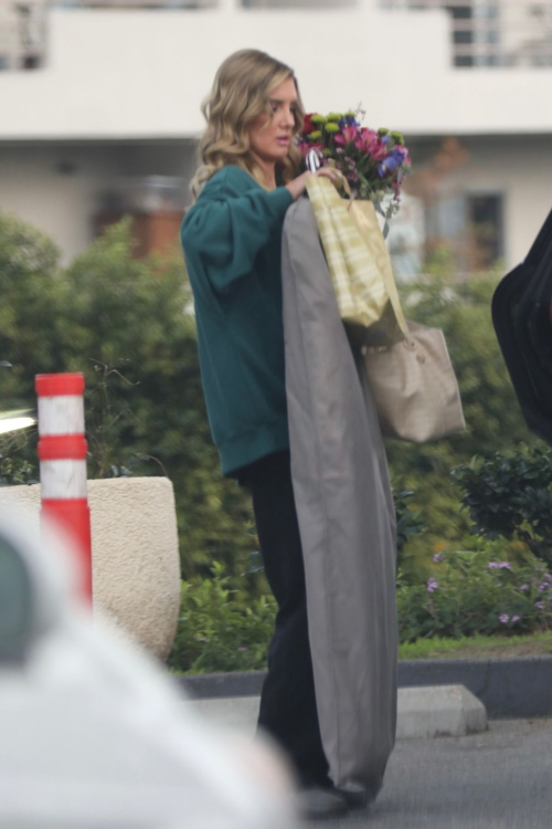 Nicole Young Filming Selling Sunset in Hollywood, February 2024 3