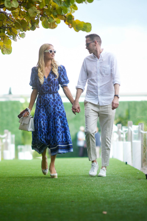 Paris Hilton and Carter Reum Stroll on Miami Beach Boardwalk, February 2024 2