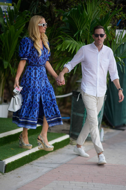 Paris Hilton and Carter Reum Stroll on Miami Beach Boardwalk, February 2024 4