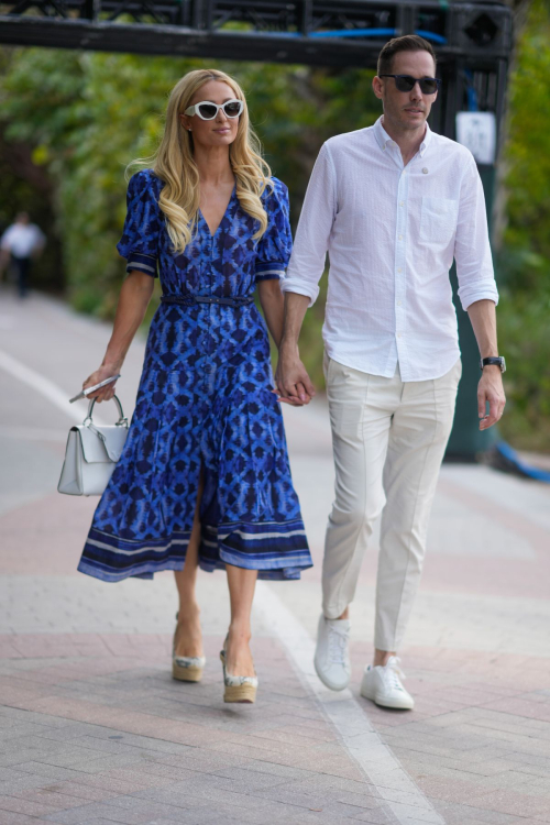 Paris Hilton and Carter Reum Stroll on Miami Beach Boardwalk, February 2024 6