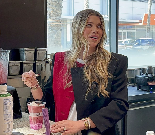 Pregnant Sofia Richie Unveils Smoothie Collab, February 2024 1