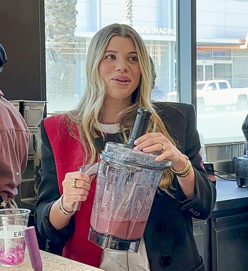 Pregnant Sofia Richie Unveils Smoothie Collab, February 2024 3