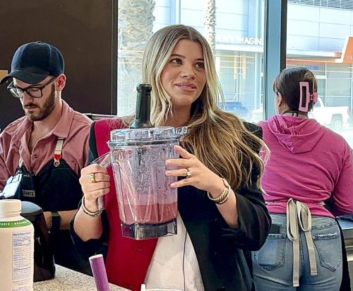 Pregnant Sofia Richie Unveils Smoothie Collab, February 2024 4