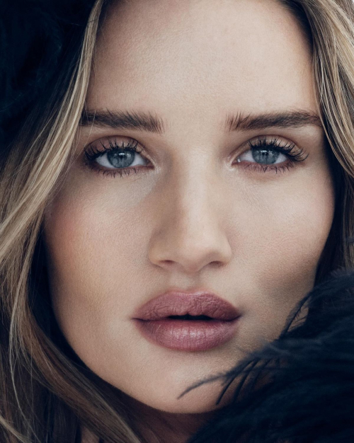 Rosie Huntington-Whiteley for Vogue Turkey, February 2024 11