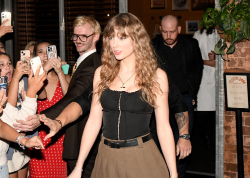 Taylor Swift and Sabrina Carpenter Out for Dinner in Sydney, February 2024 3