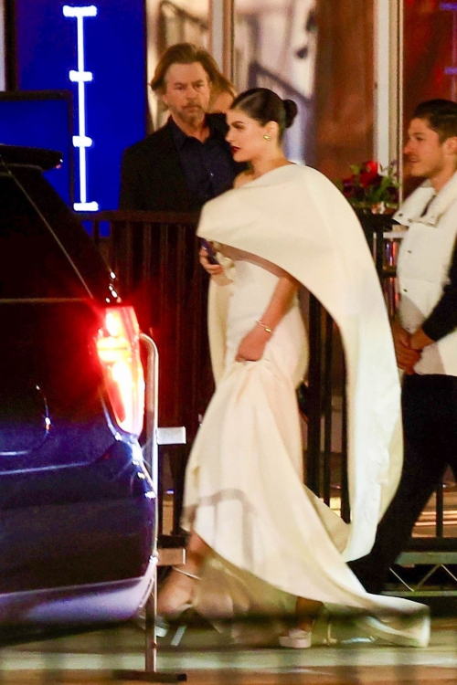 Alexandra Daddario Leaves Vanity Fair Oscar Party, March 2024 1