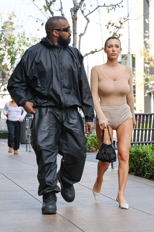 Bianca Censori and Kanye West Heading to Cheesecake Factory, March 2024 5