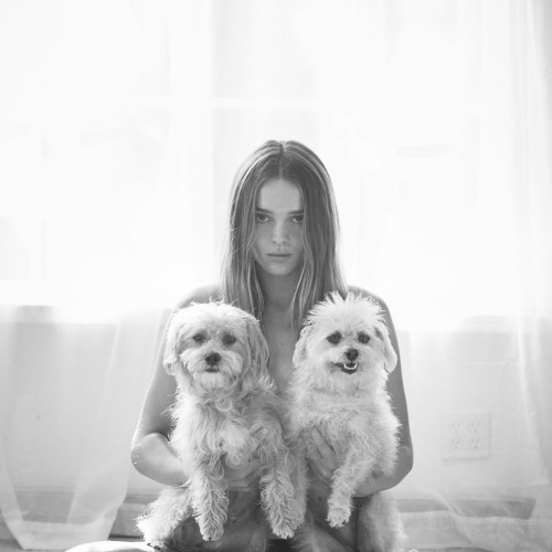 Charlotte Lawrence for Peropero Pet Care Campaign, 2024 1