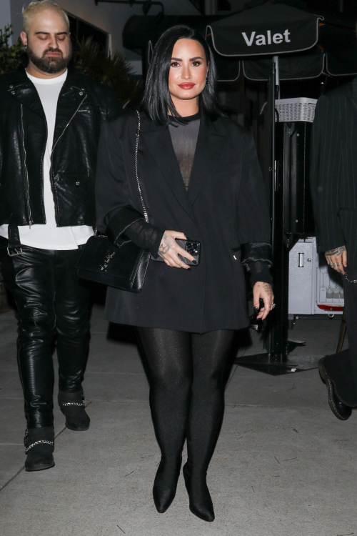 Demi Lovato Dinner Date at Mastro’s Los Angeles 1