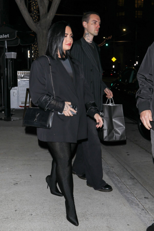 Demi Lovato Dinner Date at Mastro’s Los Angeles 2