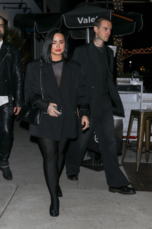 Demi Lovato Dinner Date at Mastro’s Los Angeles 4