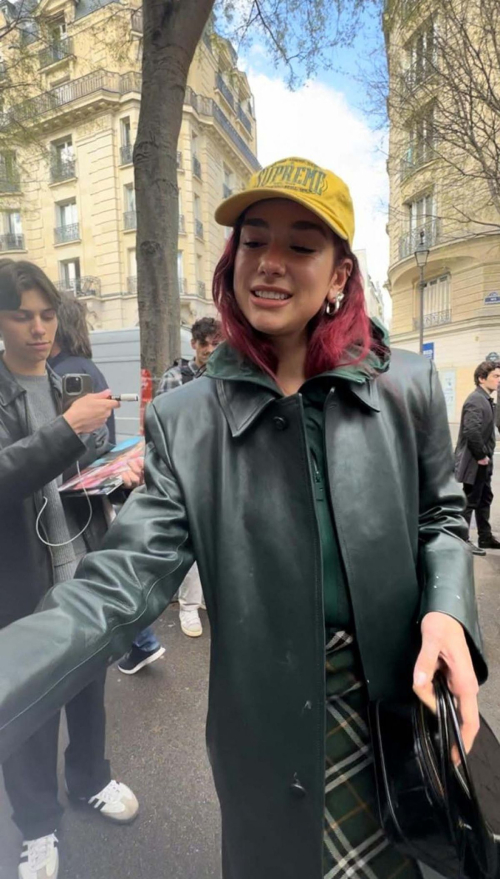 Dua Lipa Signed Autographs for Fans Out in Paris, March 2024 2