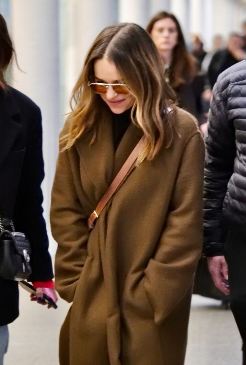 Emilia Clarke Arrives at Eurostar King’s Cross Station in London, March 2024