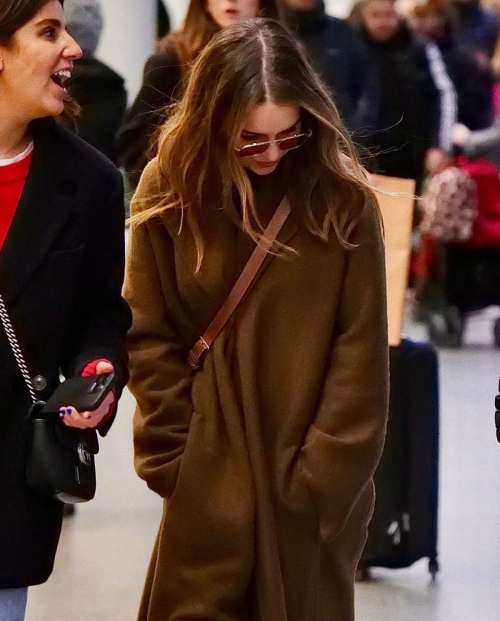 Emilia Clarke Arrives at Eurostar King’s Cross Station in London, March 2024 1