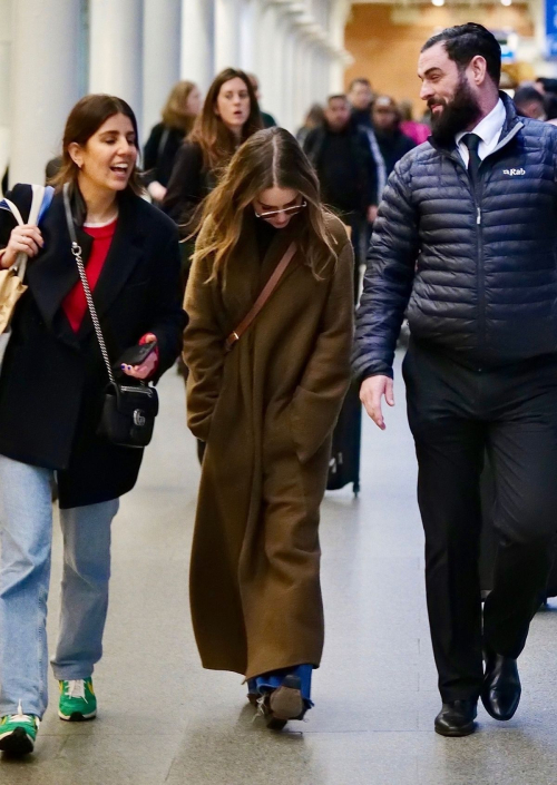 Emilia Clarke Arrives at Eurostar King’s Cross Station in London, March 2024 6