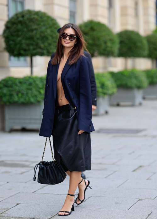 Emily Ratajkowski at Loewe Fashion Show Paris Fashion Week, March 2024 4