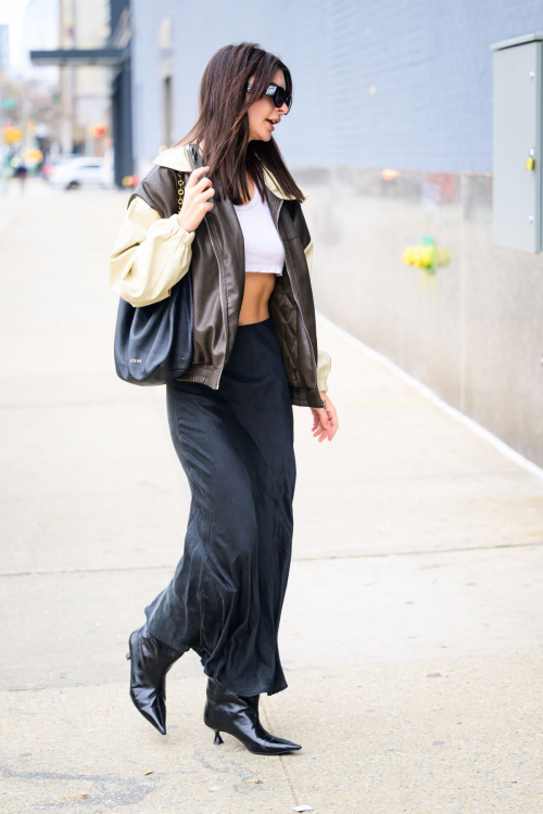 Emily Ratajkowski Heading to a Photoshoot in New York, March 2024 4