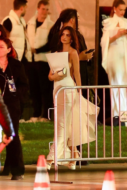 Emily Ratajkowski Leaves Vanity Fair Oscar Party, March 2024 3