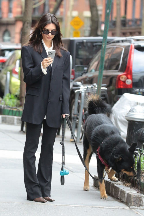 Emily Ratajkowski Out with Dog Colombo in New York, March 2024 2