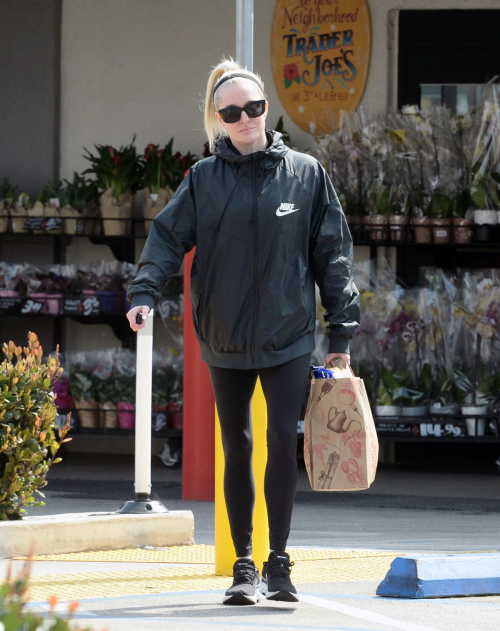 Erika Jayne Shopping at Trader Joe