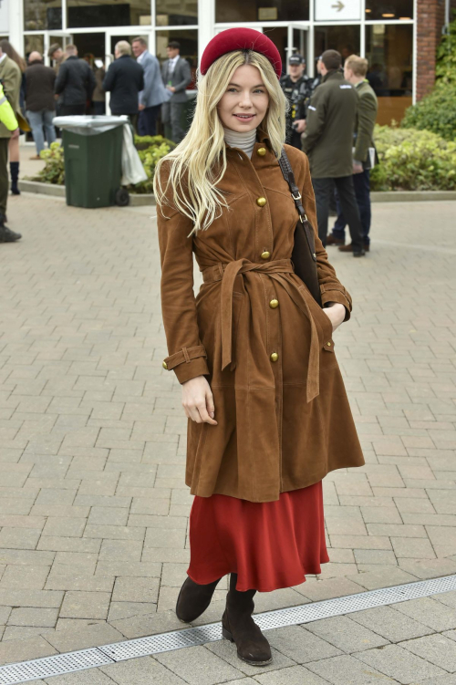 Georgia Toffolo Arrives at Cheltenham Festival 2024, March 2024 3