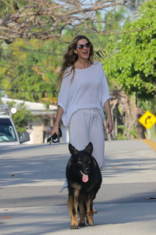 Gisele Bundchen Out with Her Dog in Miami Beach, March 2024 3