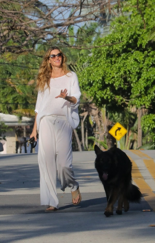 Gisele Bundchen Out with Her Dog in Miami Beach, March 2024 4