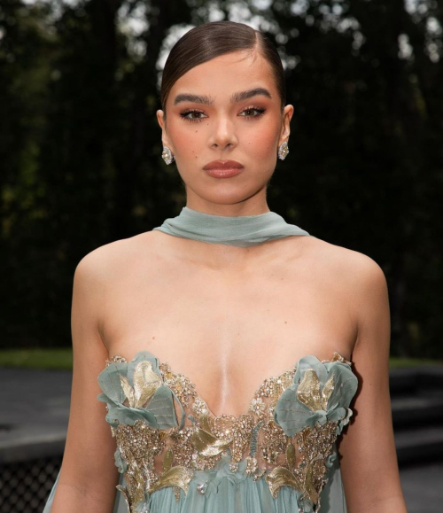 Hailee Steinfeld 96th Academy Awards Portrait, March 2024 1