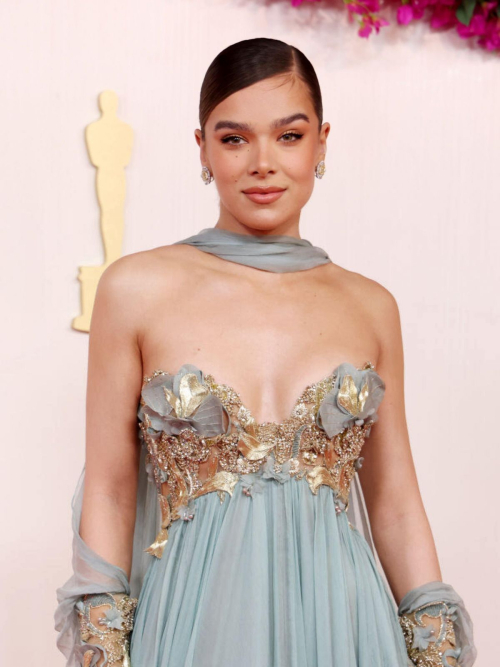 Hailee Steinfeld at 96th Annual Academy Awards in Los Angeles, March 2024 10