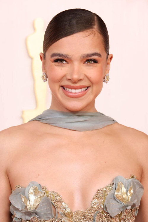 Hailee Steinfeld at 96th Annual Academy Awards in Los Angeles, March 2024 11