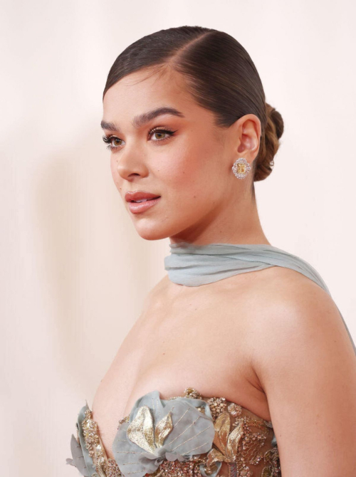 Hailee Steinfeld at 96th Annual Academy Awards in Los Angeles, March 2024 5