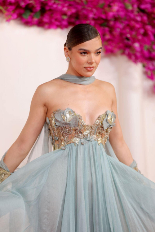 Hailee Steinfeld at 96th Annual Academy Awards in Los Angeles, March 2024 7