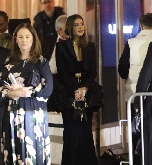 Hailee Steinfeld Leaves Vanity Fair Oscar Party, March 2024 2