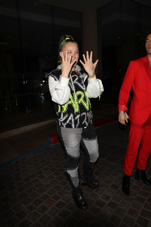 Jojo Siwa Arrives at GLAAD Media Awards in Beverly Hills, March 2024 2