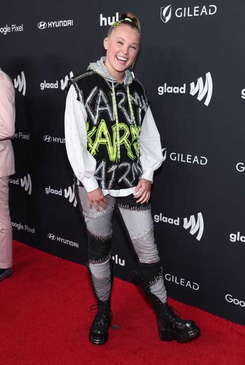 Jojo Siwa at 35th Annual GLAAD Media Awards in Beverly Hills, March 2024 2