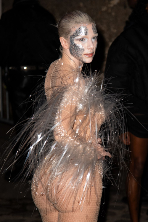 Julia Fox at Mugler Womenswear Fall/Winter Show Paris Fashion Week, March 2024 6