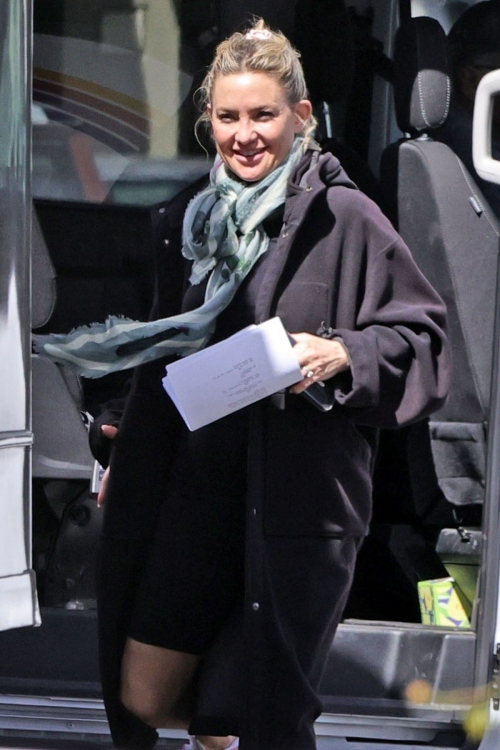 Kate Hudson Arrives on the Set of Mindy Kaling's Untitled Basketball Comedy, March 2024