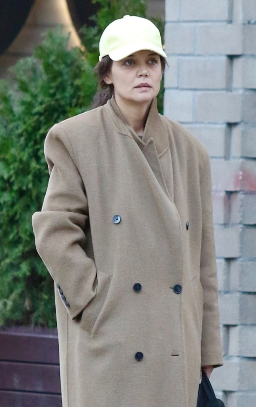 Katie Holmes Makeup-free Out in New York, March 2024 3