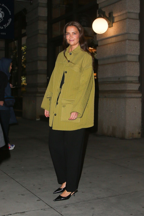 Katie Holmes Out for Dinner with Friend in New York, March 2024 6