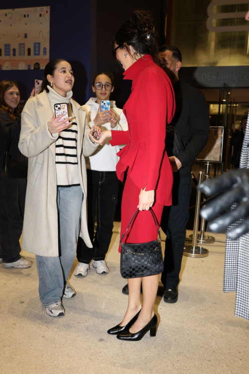 Kendall Jenner Receives Eiffel Tower Keychain Souvenir in Paris, March 2024 4