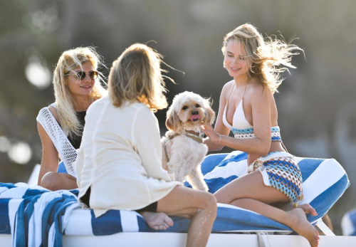 Kimberley Garner Enjoying Family Beach Day in Miami, March 2024 2