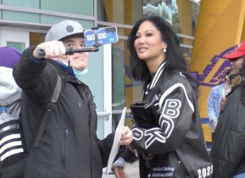 Kimora Lee Simmons Greets Fans at Lakers Game Los Angeles, March 2024 1