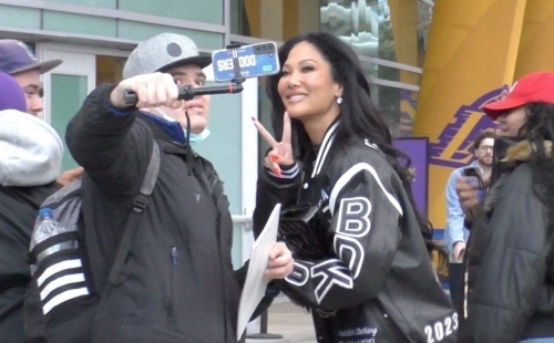 Kimora Lee Simmons Greets Fans at Lakers Game Los Angeles, March 2024 2