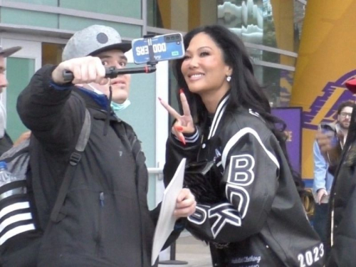 Kimora Lee Simmons Greets Fans at Lakers Game Los Angeles, March 2024 3