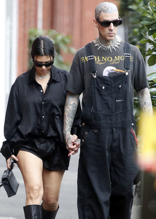 Kourtney Kardashian and Travis Barker at Cafe Smith Deli Melbourne, February 2024 1