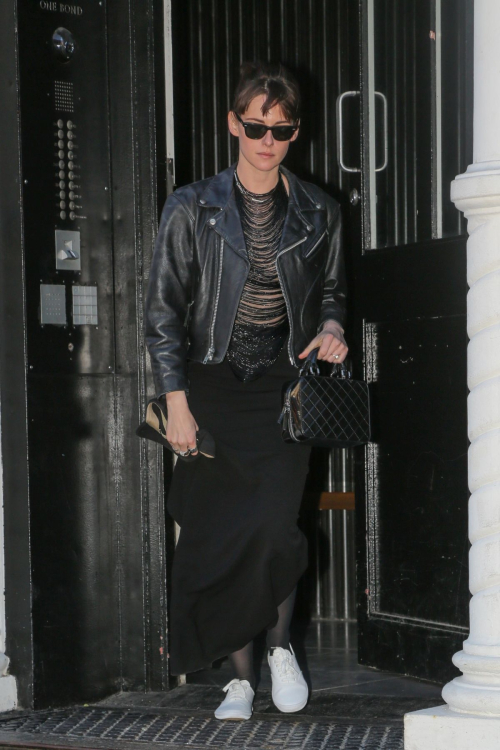 Kristen Stewart Arrives at Ed Sullivan Theater, March 2024 2